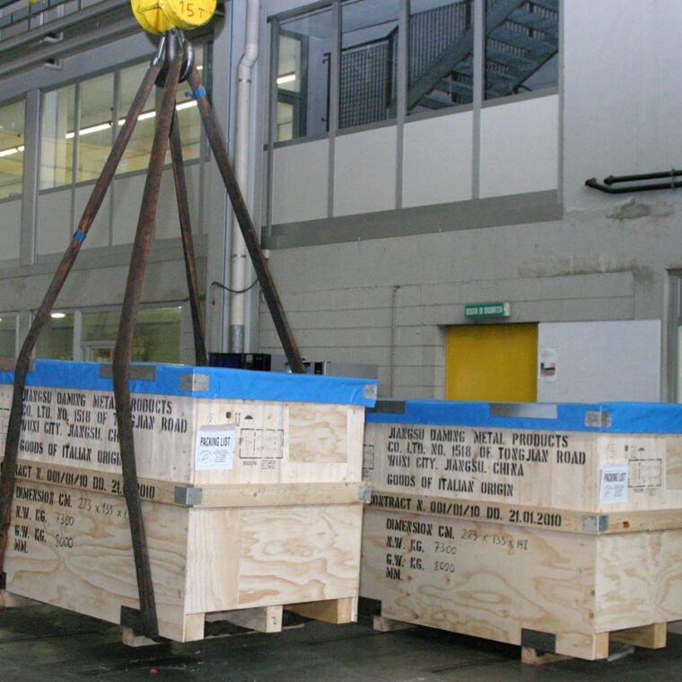 casse in abete sollevate